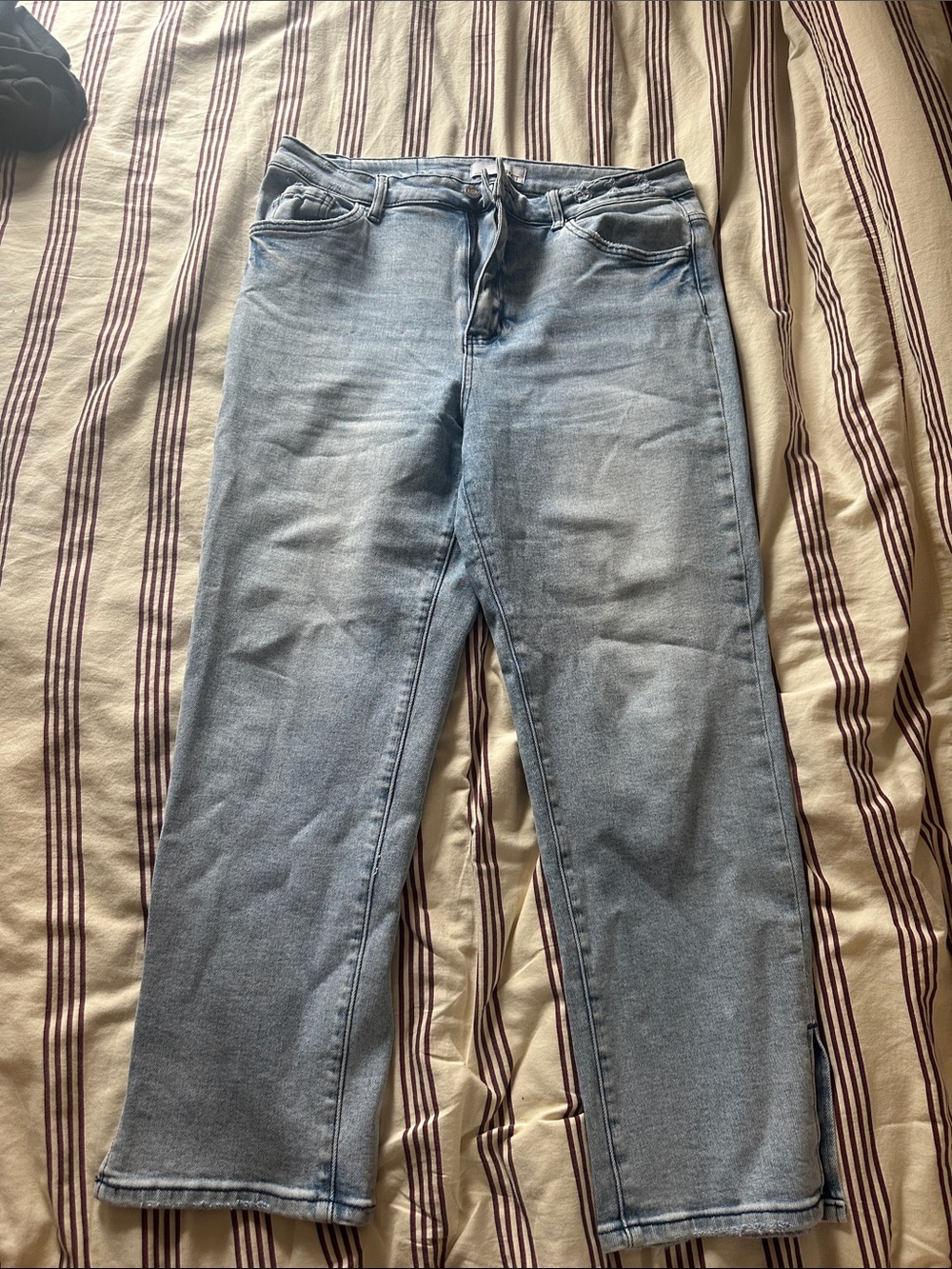 Women’s Light Blue Straight-Leg Jeans